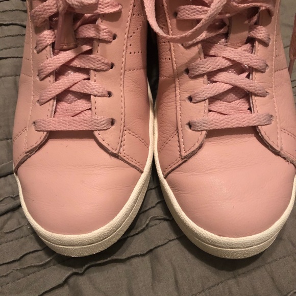 Classic soft pink sneaker! - Picture 4 of 7